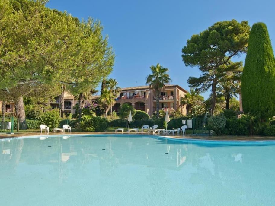Superbe Appartement 50M De La Plage En Bord De Mer Ιέρ Εξωτερικό φωτογραφία